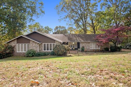 5710 Queen Aire Lane