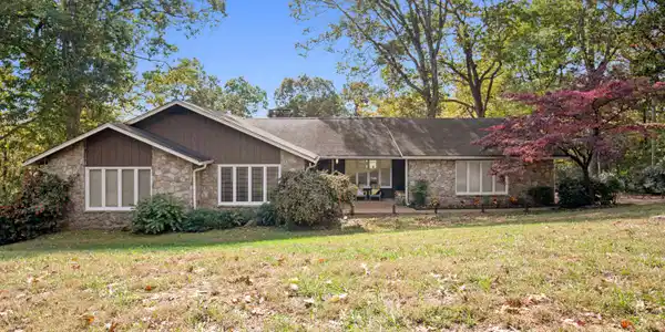 5710 Queen Aire Lane
