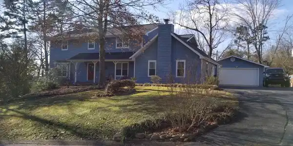 1905 Crystal Lake Ln