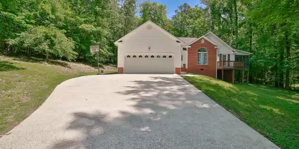11924 Crestwood Tr