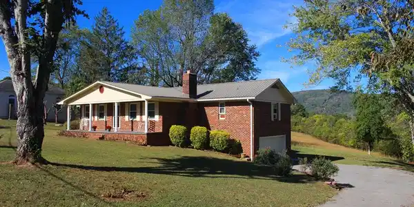 676 Randi Cir