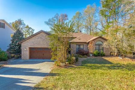 147 Riverside Dr