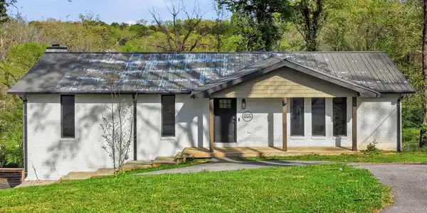 6100 Lottie Lane