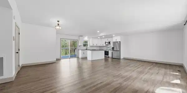 Image 4: 4_6100 lottie ln-4