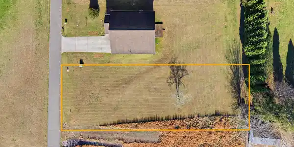 Image 2: 195 dogwood ln-25