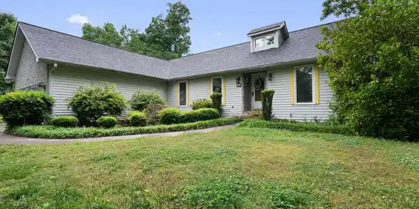 Image 2: 1-web-or-mls-Lakehaven Cir-Autumn B-1