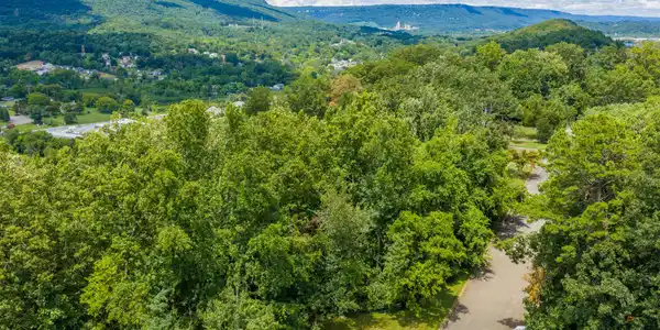 Image 4: Waterfront-Ct-Lot-MLS-Photos-16