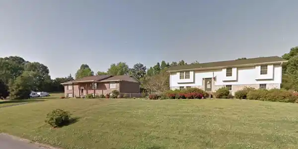 1910 &1906 Bay Hill Dr