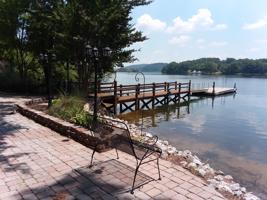6909 Lakeshore Dr