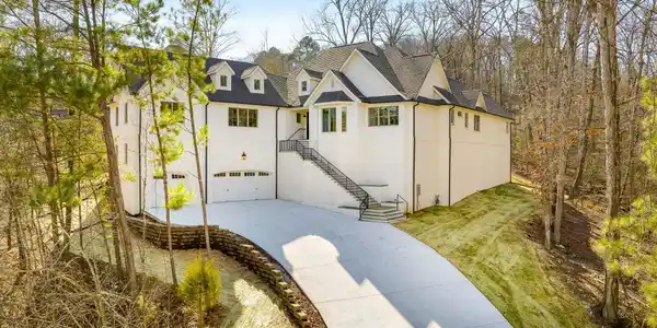 2015 River Bluff Dr