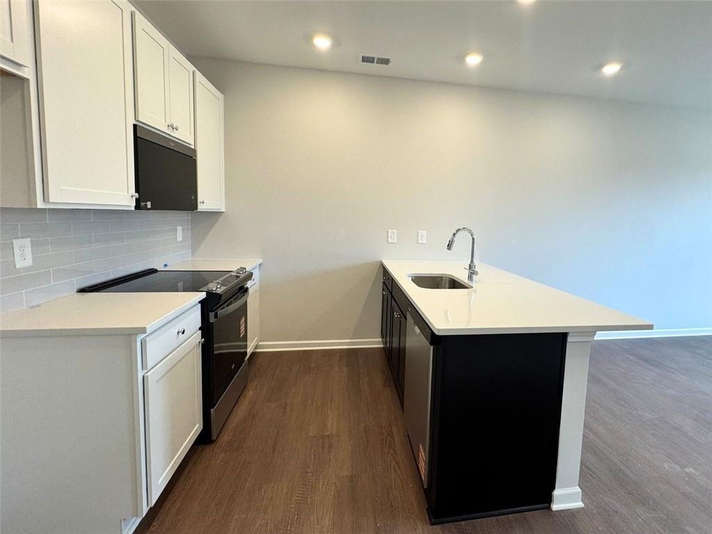 Image 3: Kitchen