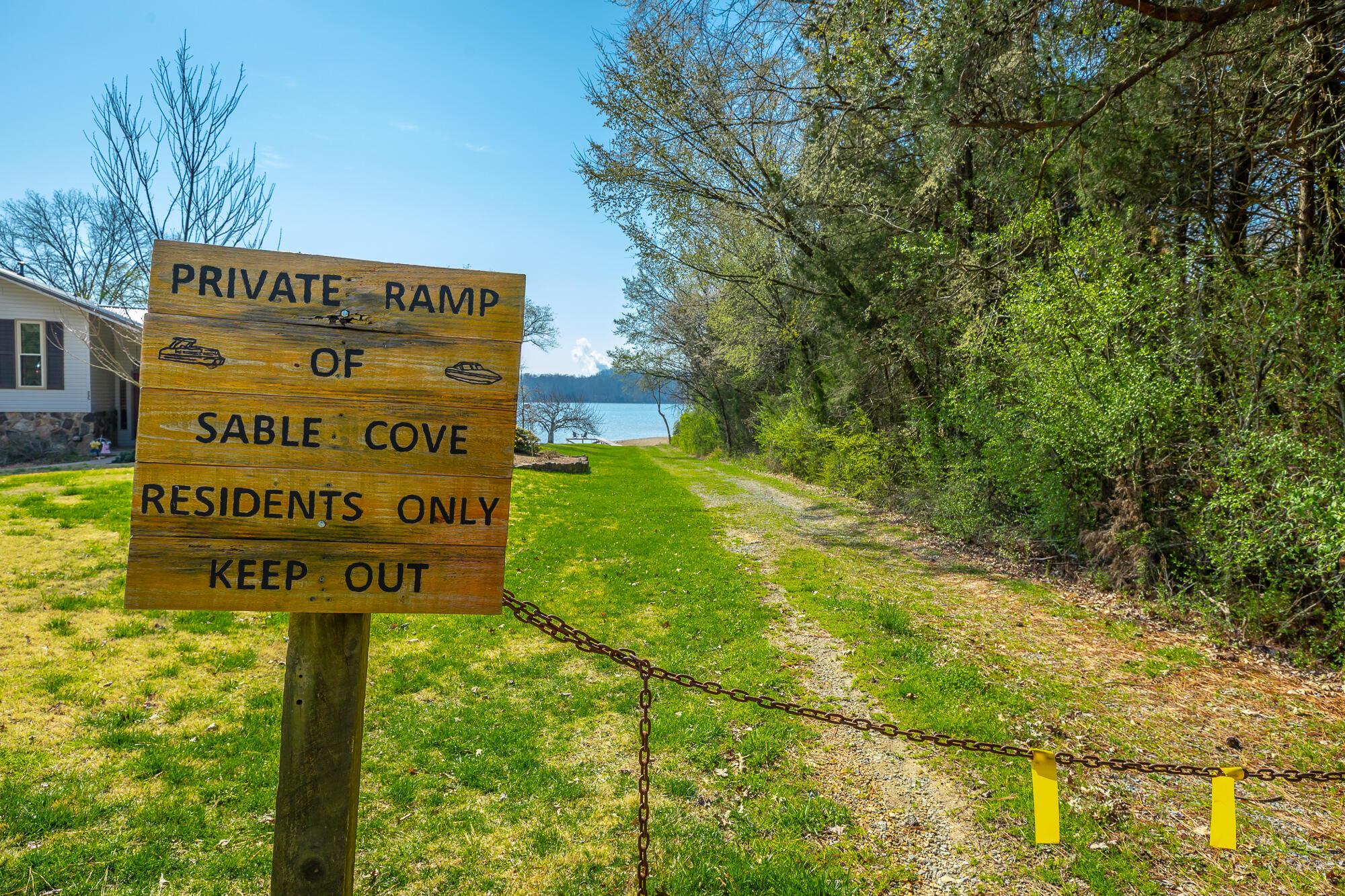 Image 3: Path to lake for Sable Cove residents
