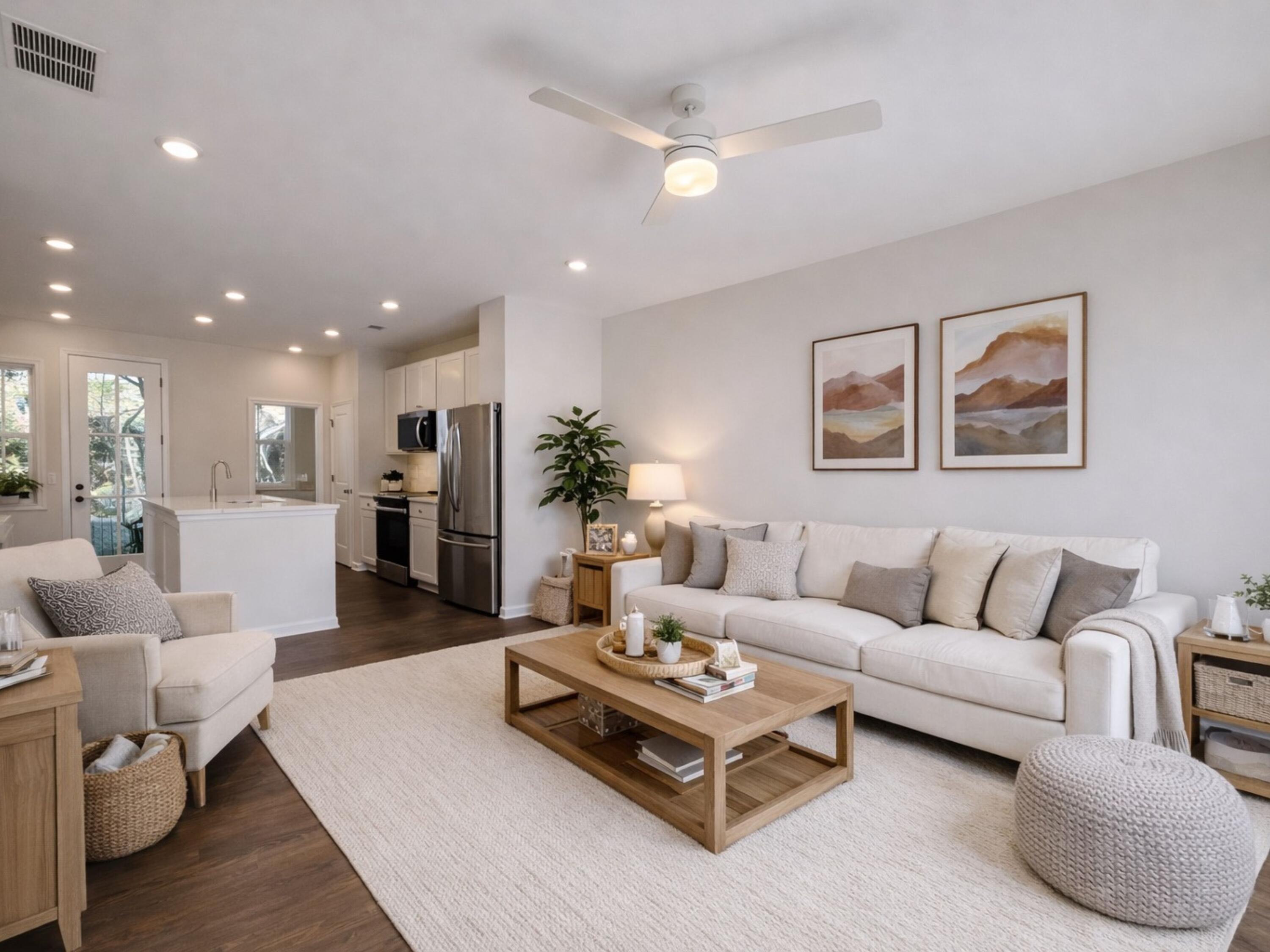 Image 2: Family Room - Kitchen