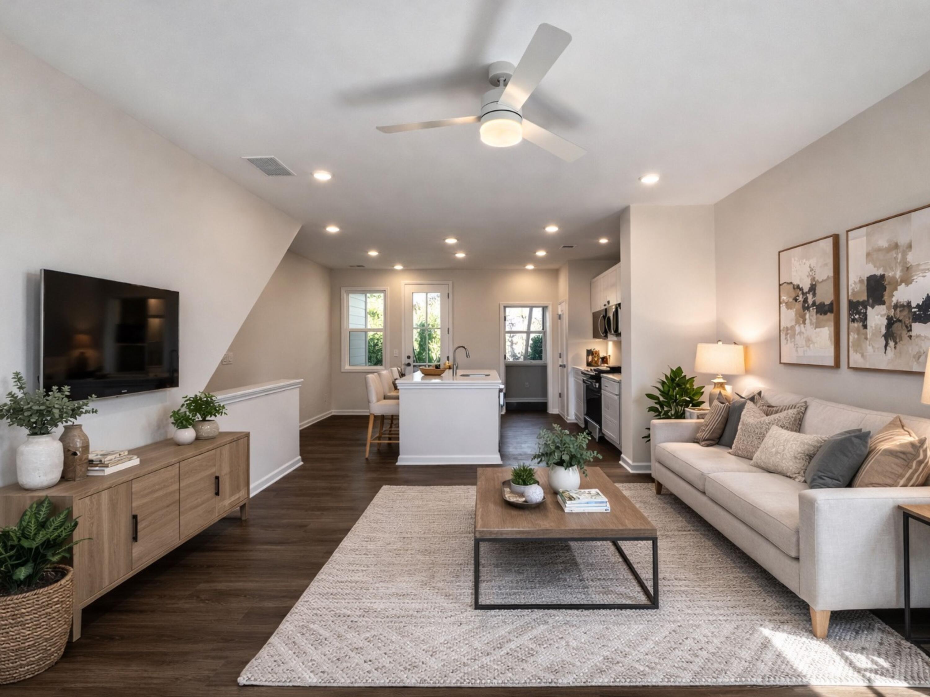Image 4: Family Room - Kitchen