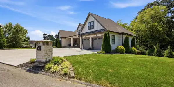 Image 2: 02-6805LakeshoreDr-65