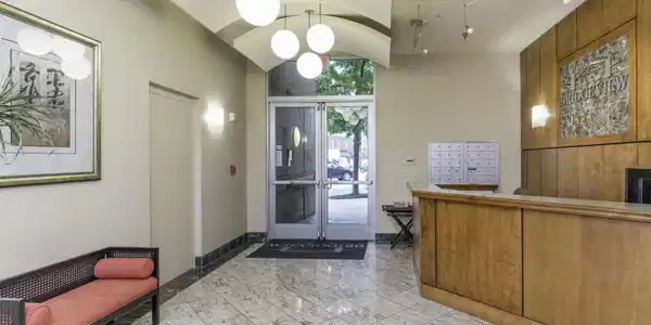 Image 4: 3