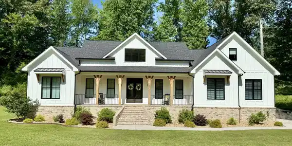 835 Edgewater Way