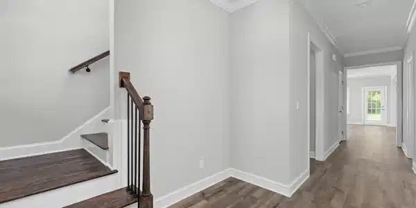 Image 4: Foyer