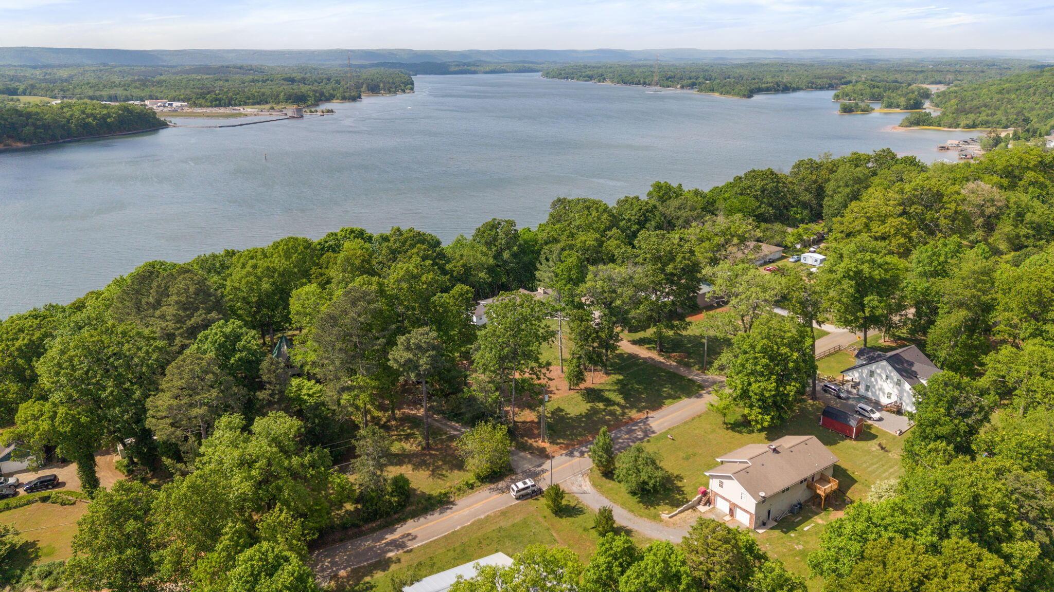Image 4: Lakeside4