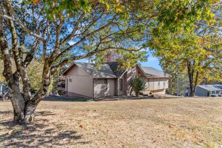1920 Crystal Lake Ln