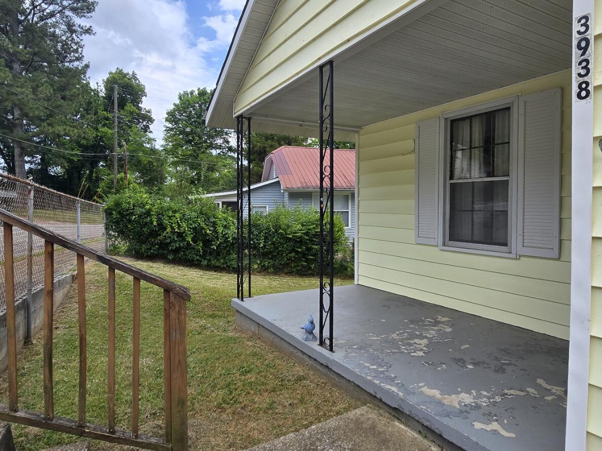 Image 4: 3938 Arkwright St (5)