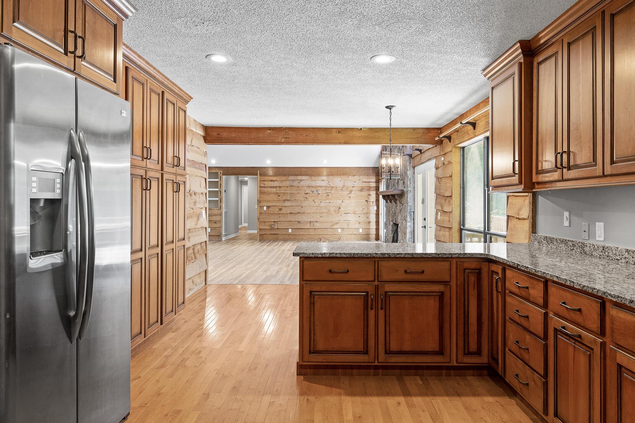 Image 3: kitchen