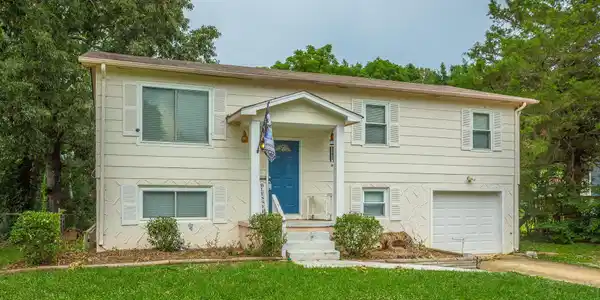 1915 Bay Hill Dr