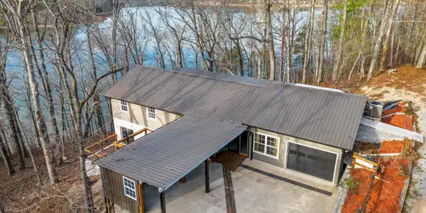 15065 Log Cabin Ln
