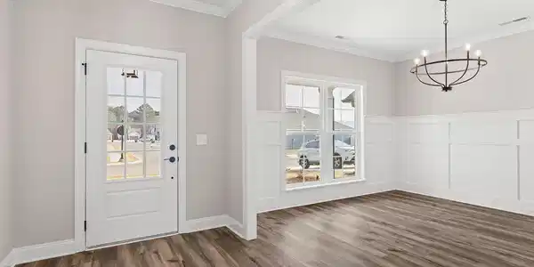 Image 4: 7 ENTRYWAY& DINING ROOM