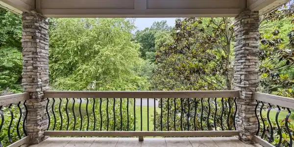 Image 4: Main Level Front Balcony