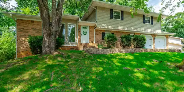 Image 2: 1973 Warwickshire Drive HD-74