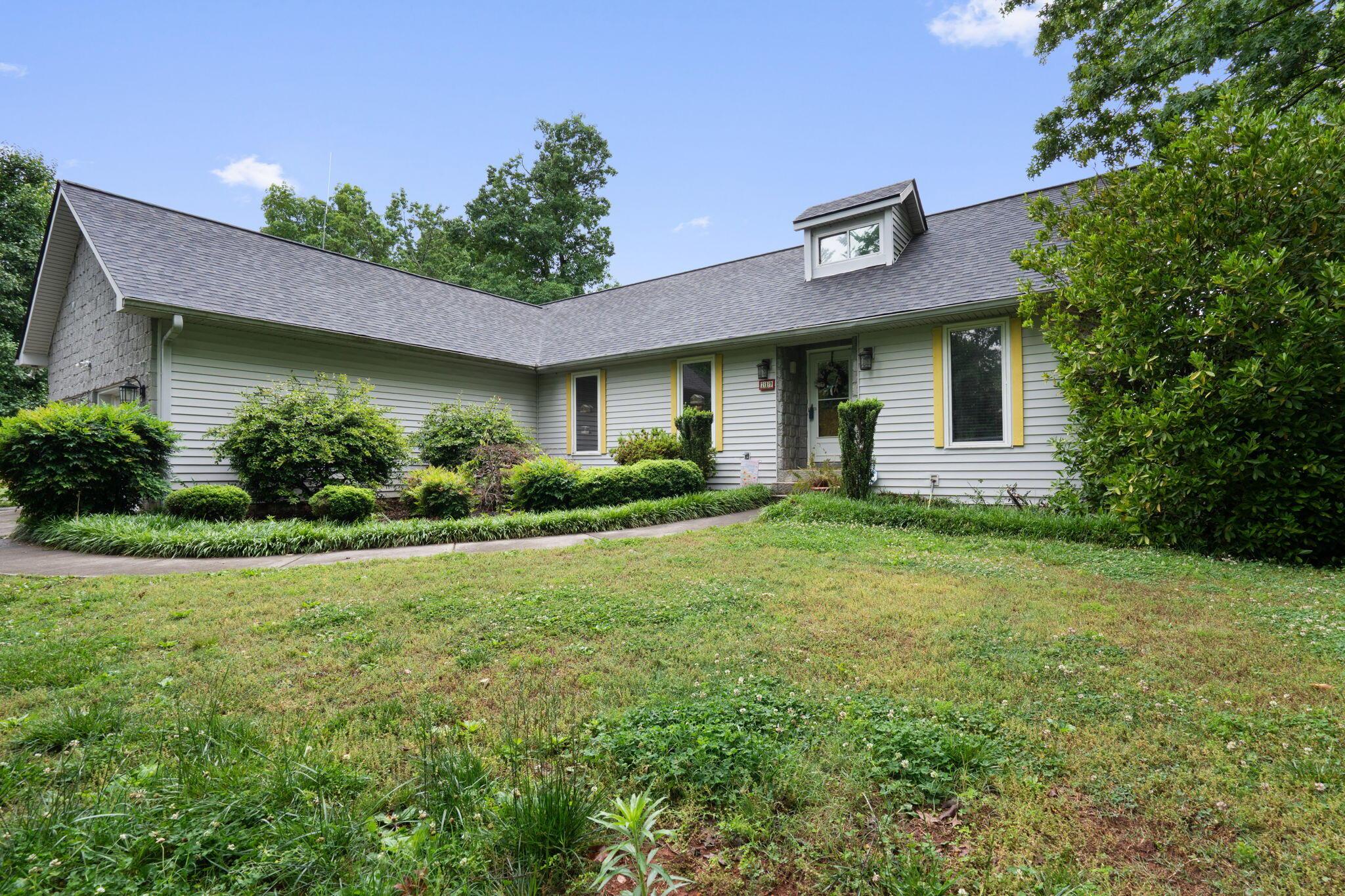 Image 2: 1-web-or-mls-Lakehaven Cir-Autumn B-1