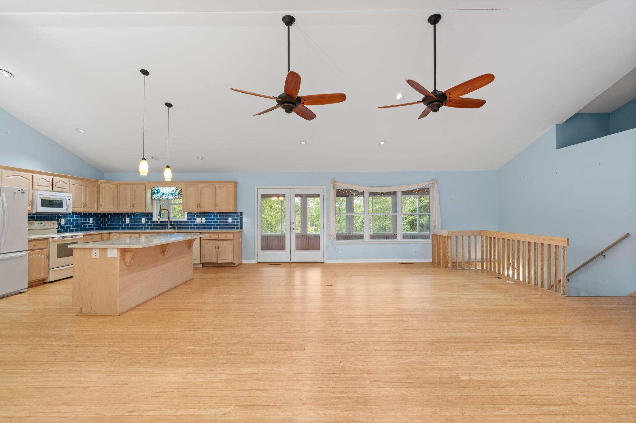 Image 3: 9-web-or-mls-Lakehaven Cir-Autumn B-9