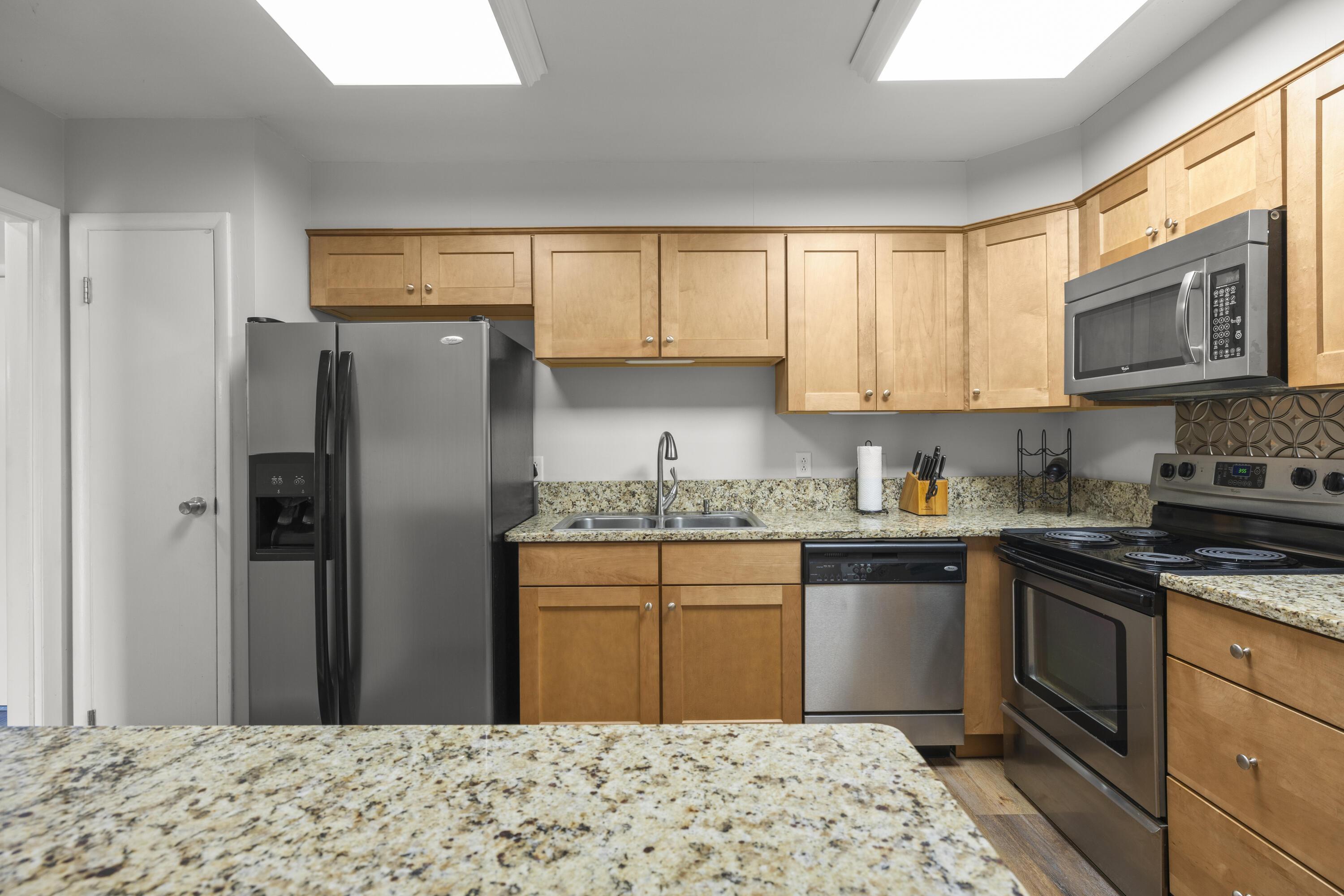 Image 4: Kitchen