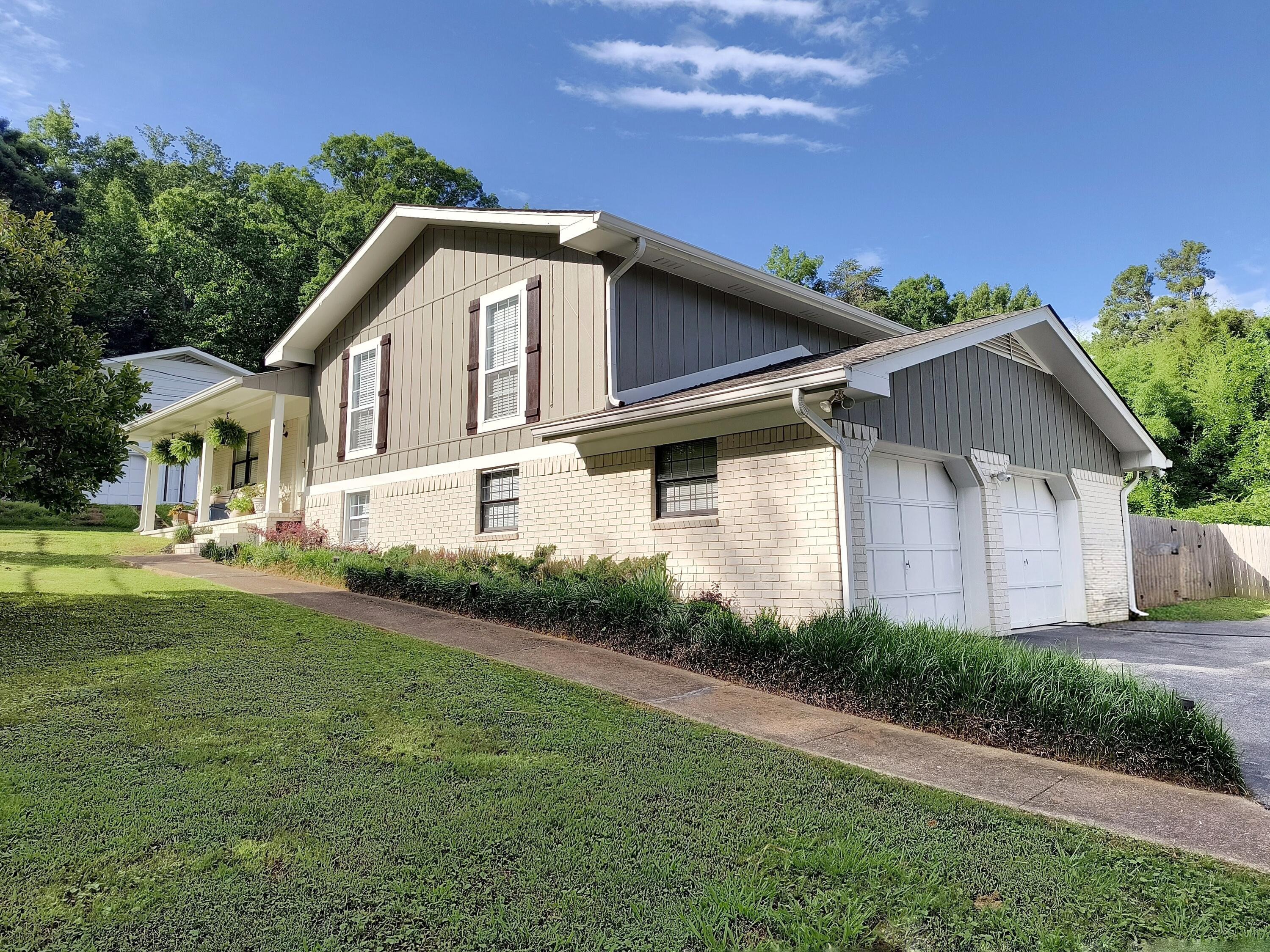 Image 4: 2081 Sq Ft Htd & Dbl Garage