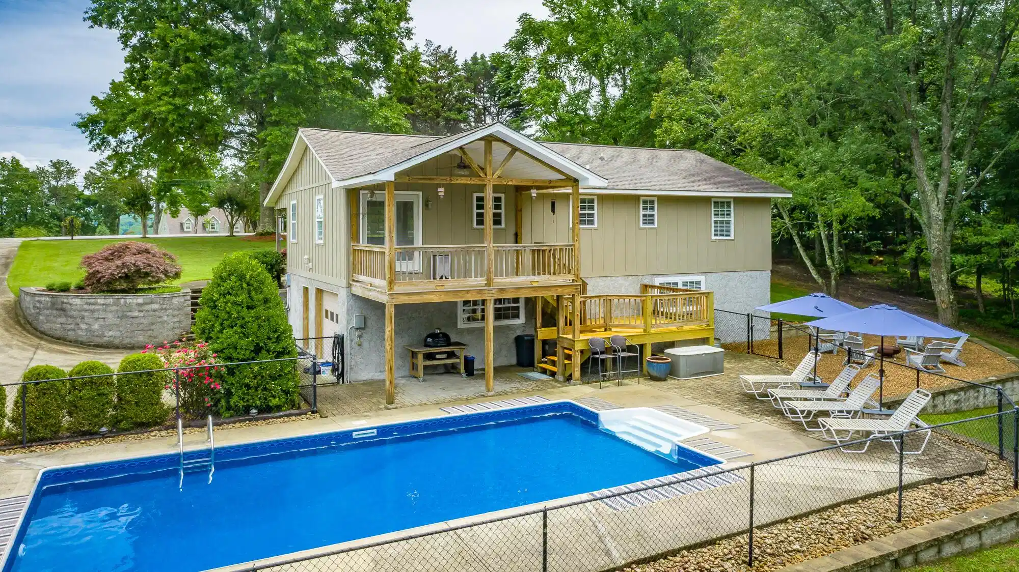 Image 1: 16417 Crestview Drive HD-5