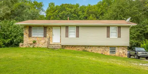 8937 N Hickory Valley Rd