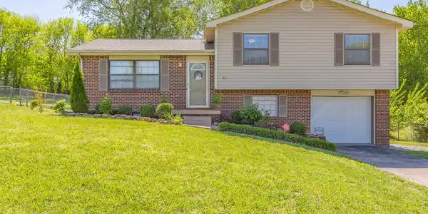 1816 Bay Hill Dr
