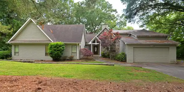6805 Bluffview Cir