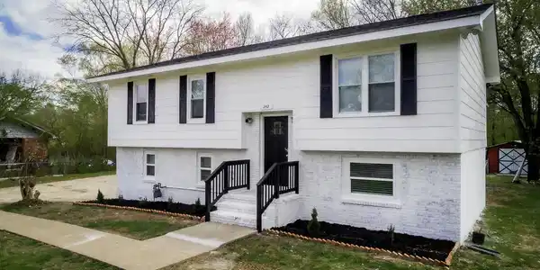 242 Headlyn Dr