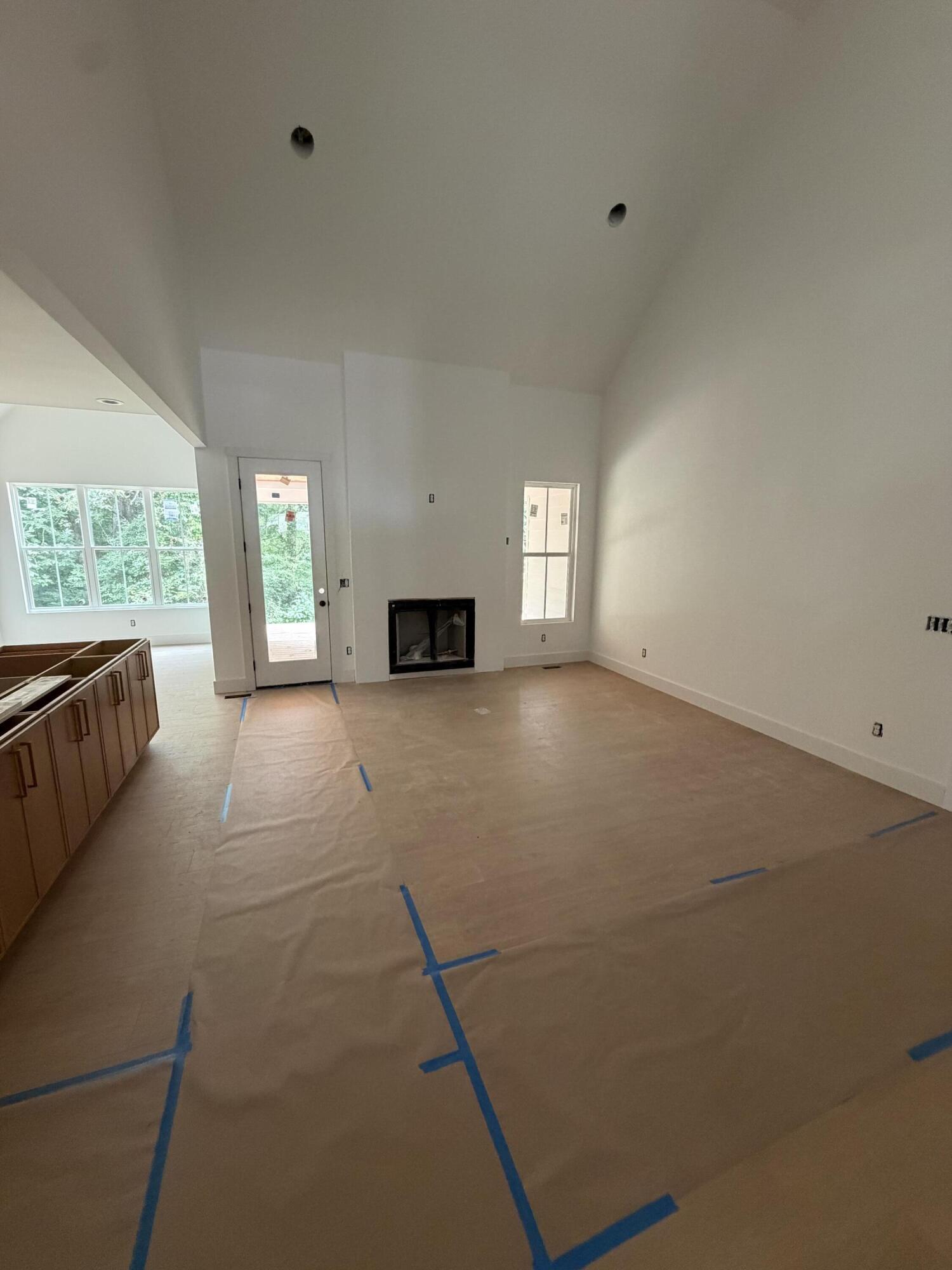 Image 4: Living Room