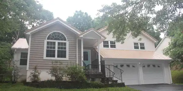 2406 Pineway Trail