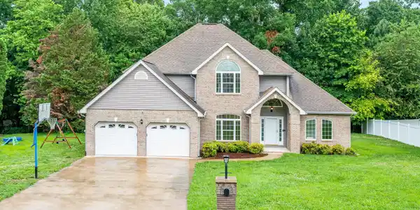 2943 Chimney Lake Cir