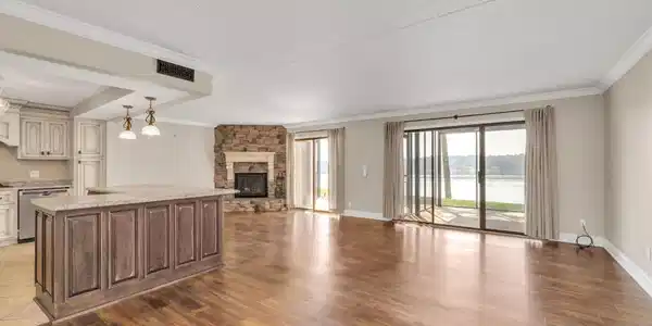 4316 Lakeshore Ln Unit 104