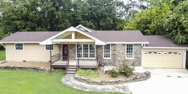 1146 Lakeside Circle