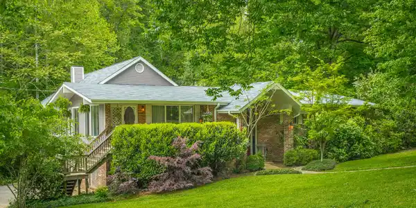 1907 Clematis Dr