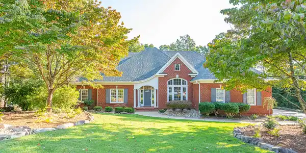 2100 River Bluff Dr