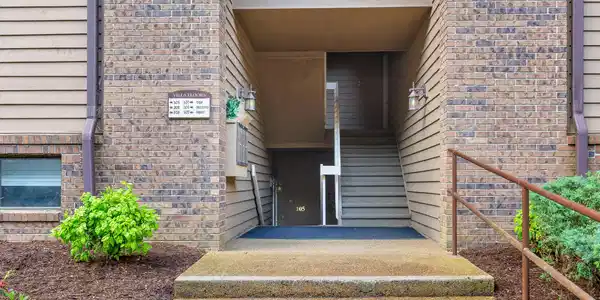 4319 Lakeshore Ln Unit 207