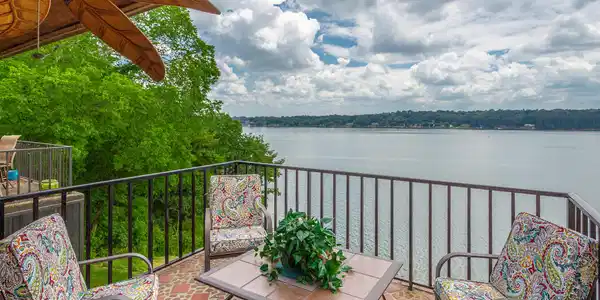 4312 Lakeshore Ln Unit 304