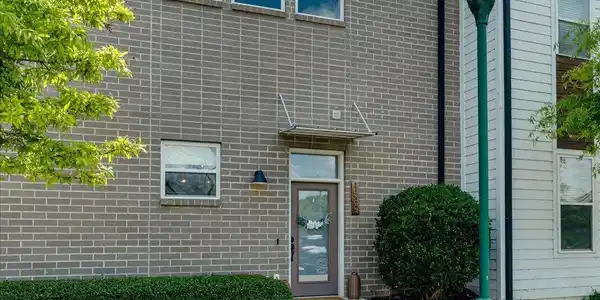 Image 2: 02-1589 Sinclair Ave-2